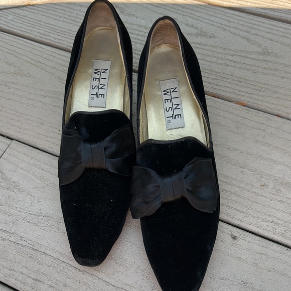 Nine West Shoes Black Velvet With Satin Bow Dress Shoes Size Eight